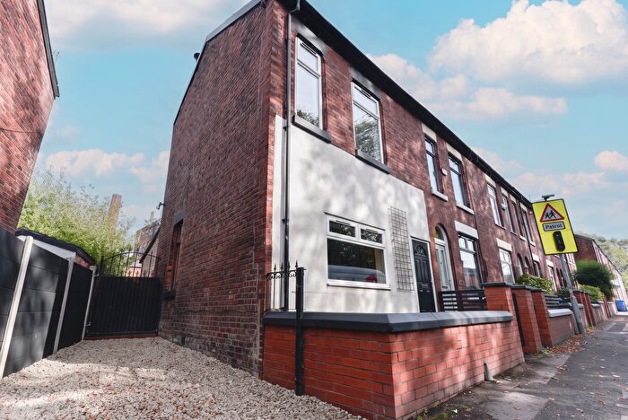 2 Bedroom End Of Terrace House To Rent In Bramhall Lane, Stockport, Greater Manchester, SK2