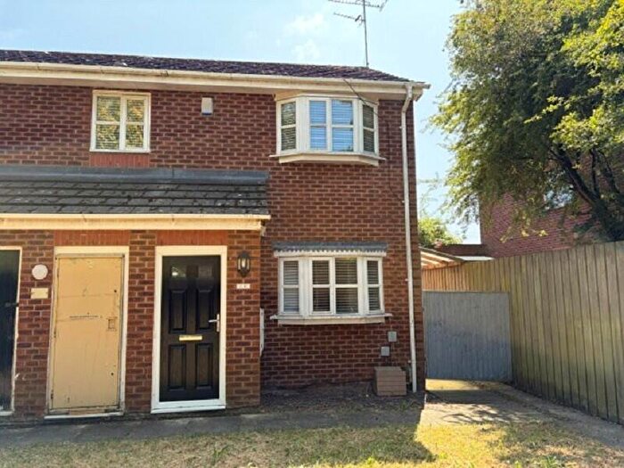 2 Bedroom Flat For Sale In Hunts Cross Avenue, Liverpool, Merseyside., L25