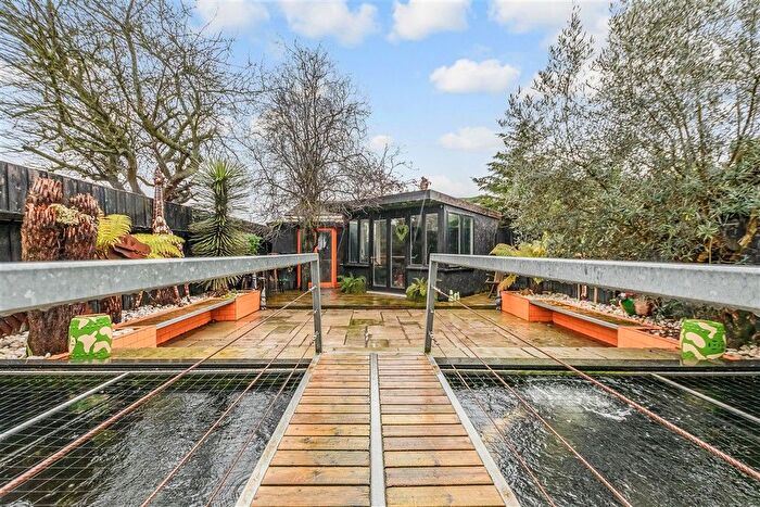 5 Bedroom Detached House For Sale In Churchfield Road, Welling, Kent, DA16