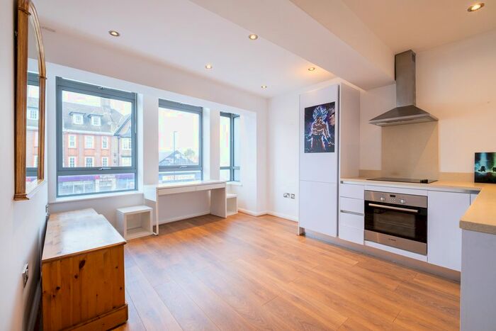 1 Bedroom Flat To Rent In Streatham High Road, London, SW16