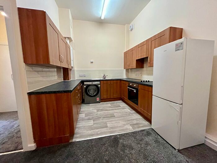 1 Bedroom Flat To Rent In Bond Street, Dewsbury, WF13