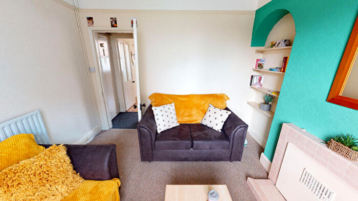 2 Bedroom Terraced House To Rent In Cross Street | Student House | /, LN5