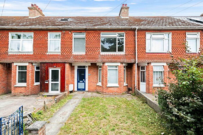 3 Bedroom Terraced House For Sale In Hawkins Road, Folkestone, CT19