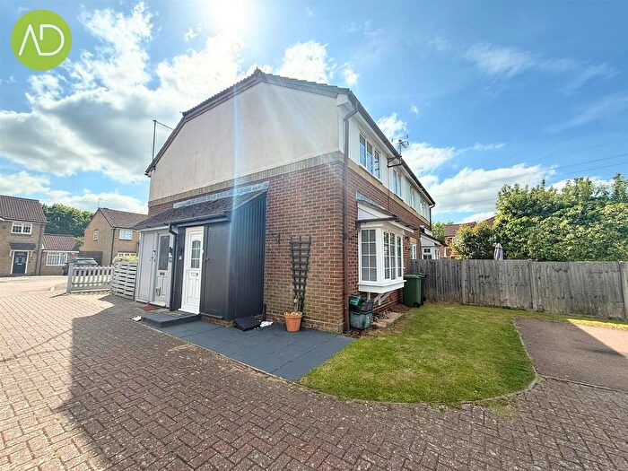 1 Bedroom Mews To Rent In Priory Gate, Turnford, EN8