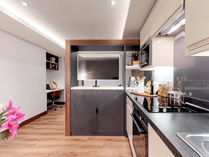 Apartment To Rent In Apt, Oasis Residence #, LS2