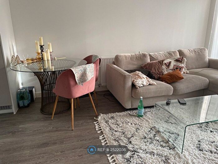 1 Bedroom Flat To Rent In Laidlaw House, London, NW7