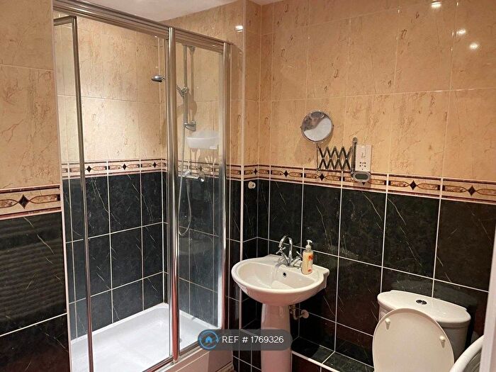 2 Bedroom Flat To Rent In Rosemont House, Dorridge, Solihull, B93