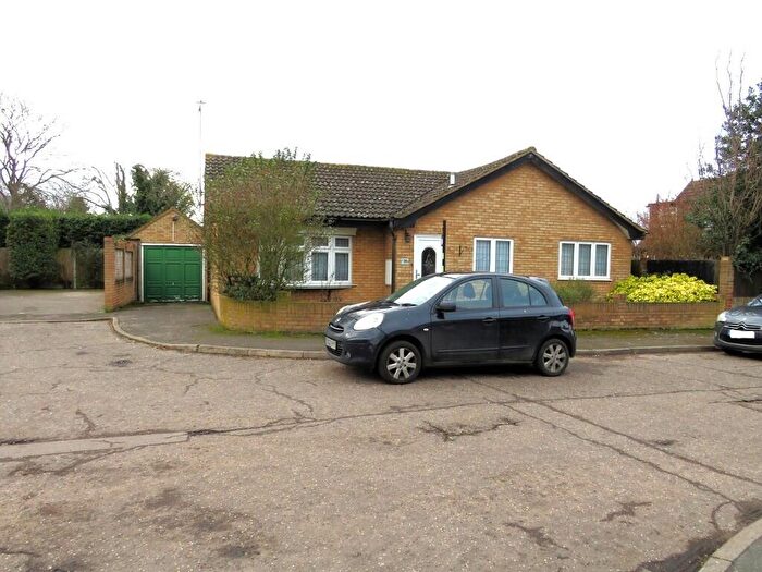 2 Bedroom Detached Bungalow For Sale In Cherrydown, North Grays, Essex, RM16