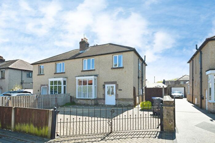 3 Bedroom Semi Detached House For Sale In Granby Croft, Bakewell, DE45