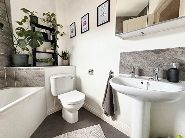 2 Bedroom Apartment For Sale In Sycamore Court, Fordingbridge, SP6