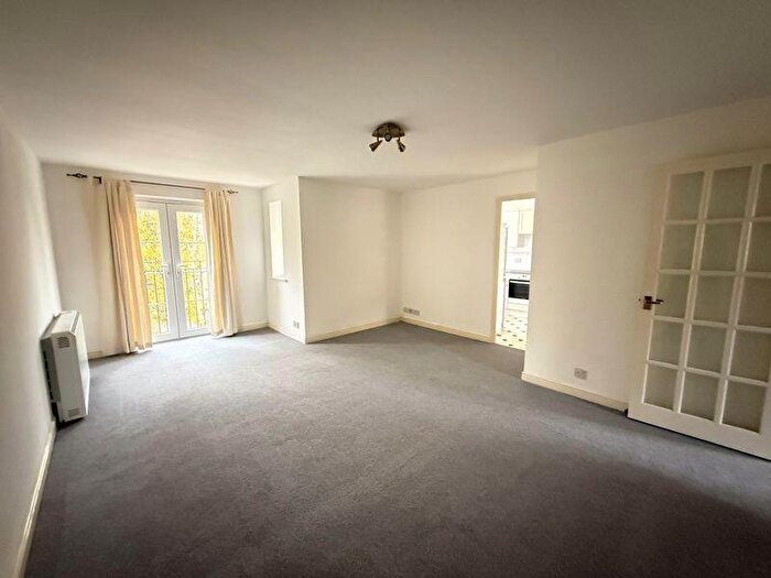 2 Bedroom Apartment To Rent In Clarence Close, New Barnet, EN4