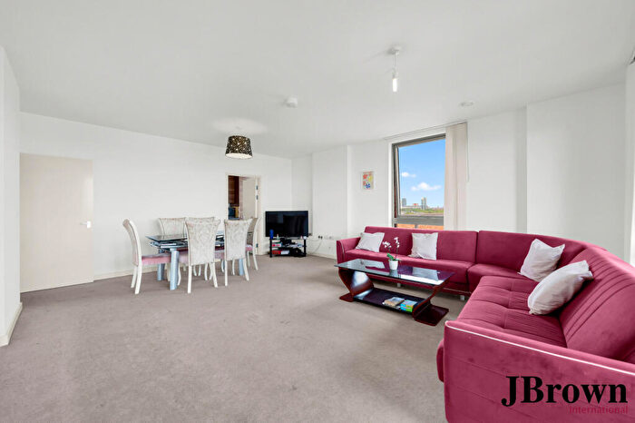 4 Bedroom Apartment To Rent In Swan Lane, London, N4