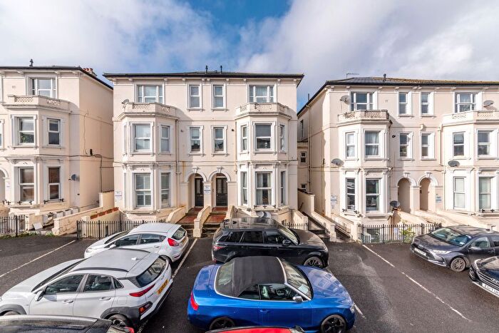 2 Bedroom Flat For Sale In Upper Grosvenor Road, Tunbridge Wells, TN1