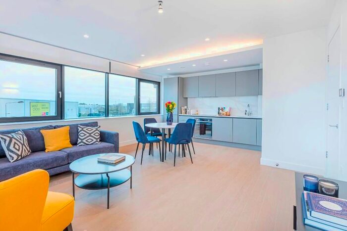 2 Bedroom Flat To Rent In New Horizons Court, London, TW8