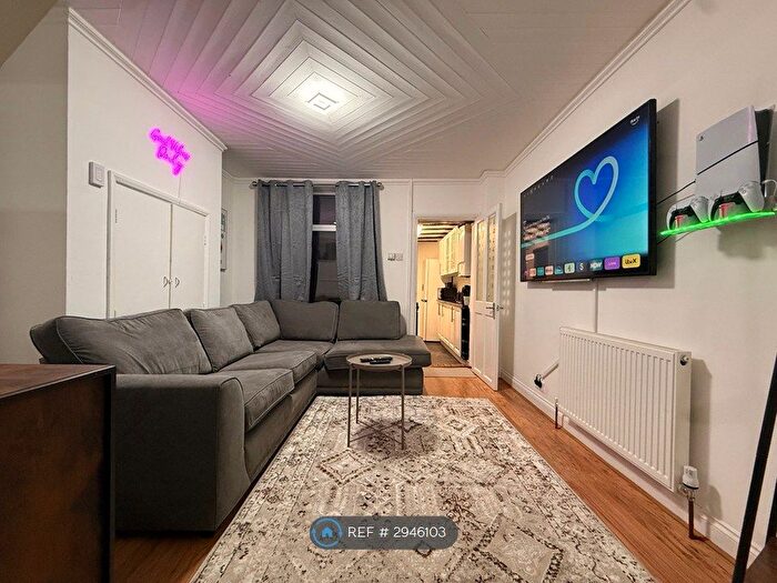 2 Bedroom Terraced House To Rent In Hibbert St, Luton, LU1
