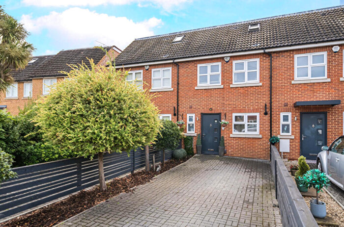 3 Bedroom Terraced House For Sale In Homefield Road, Walton-On-Thames, Surrey, KT12