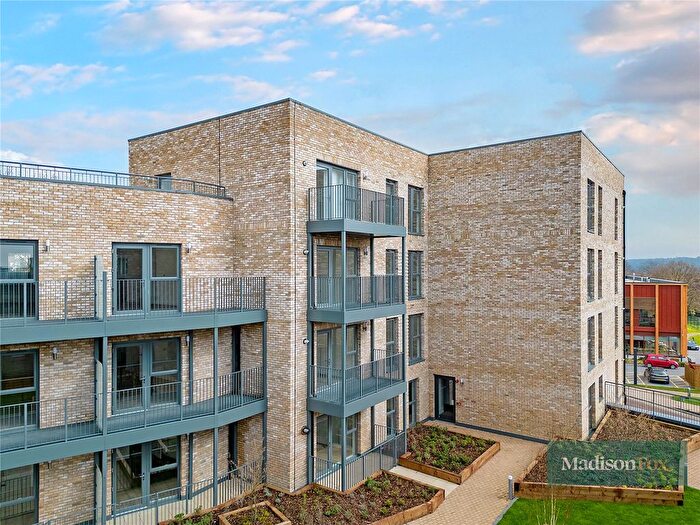 1 Bedroom Flat To Rent In Luctons Close, Loughton, Essex, IG10