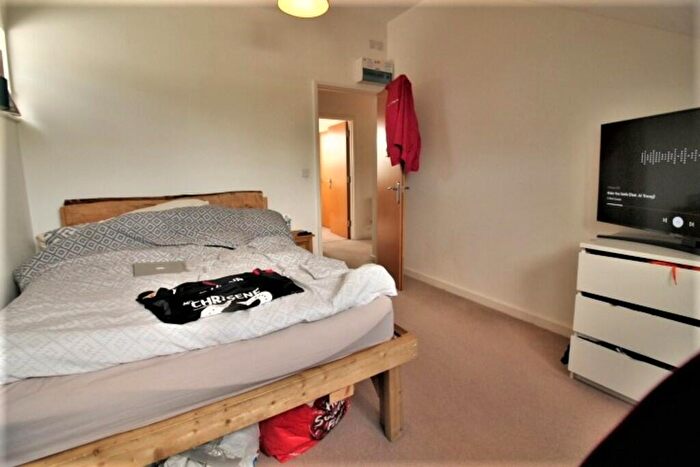 2 Bedroom Flat To Rent In Chudleigh Road, Exeter, EX2