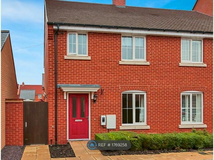 3 Bedroom Semi-Detached House To Rent In Comet Way, Aylesbury, HP18