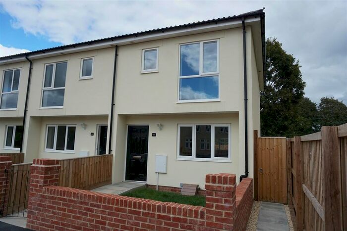 3 Bedroom End Of Terrace House To Rent In Bradford Road, Trowbridge, BA14