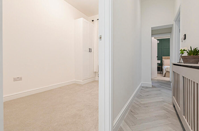 2 Bedroom Flat For Sale In Davidson Road, Croydon, CR0