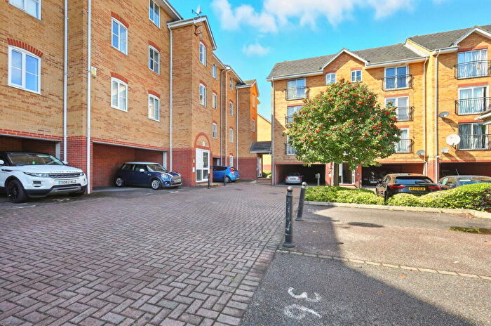 2 Bedroom Flat For Sale In Coal Court, Grays, RM17