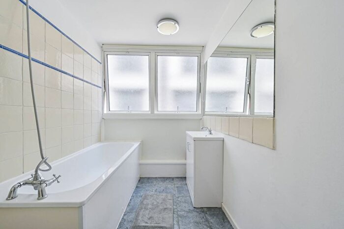 1 Bedroom Flat To Rent In Clipstone Street, Fitzrovia, London, W1W