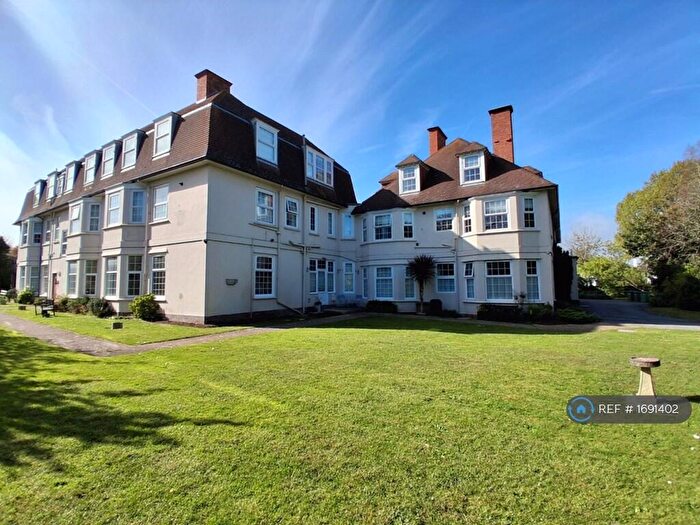 2 Bedroom Flat To Rent In James Court, Folkestone, CT20
