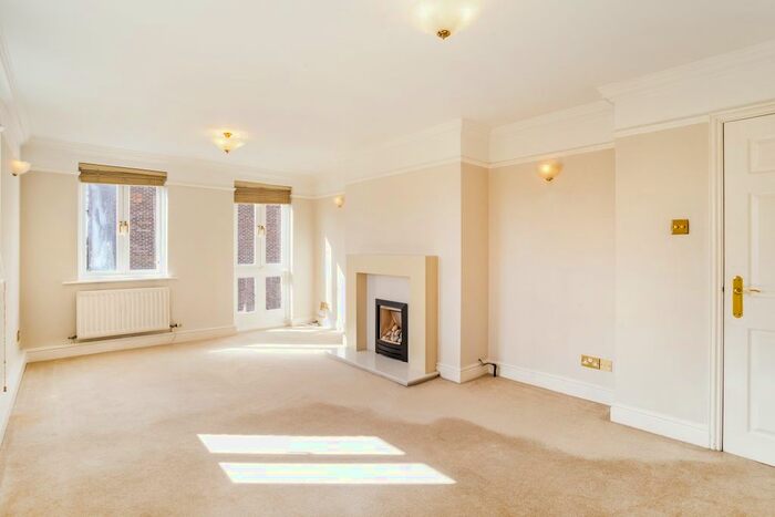 2 Bedroom Flat To Rent In Beaufort Road, Twickenham, TW1