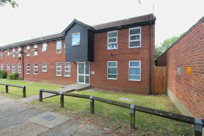 1 Bedroom Flat For Sale In Avington Walk, Thundersley, SS7