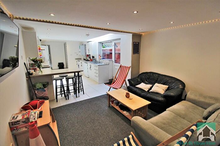 6 Bedroom Terraced House To Rent In Tiverton Road, Birmingham, B29