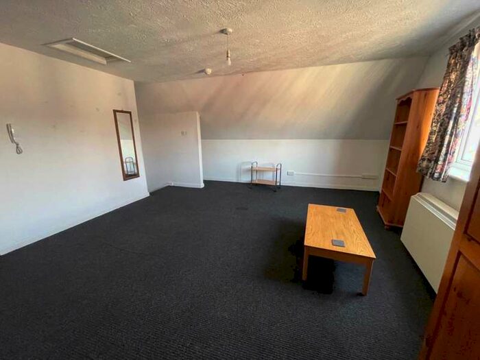 Flat To Rent In James Street, Chatham, ME1