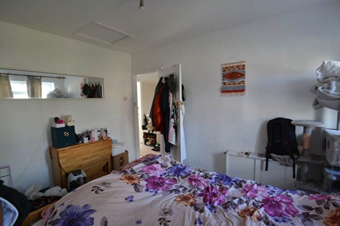1 Bedroom Semi-Detached House To Rent In Langdale Gardens, Perivale, UB6