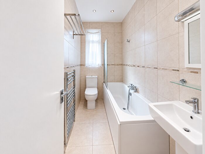 2 Bedroom Flat To Rent In Arcadian Gardens, London, N22
