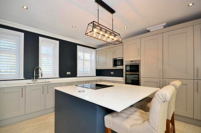 2 Bedroom Flat To Rent In Sandy Lane, Woking, GU22