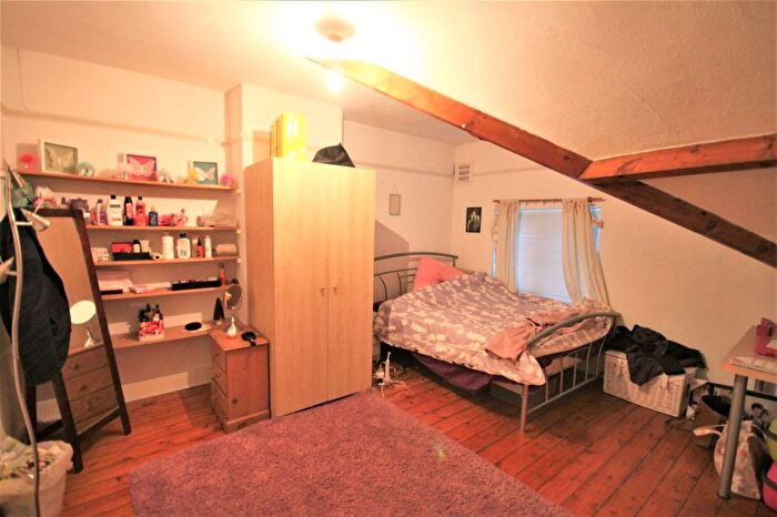 2 Bedroom Terraced House For Sale In Hessle Road, Leeds, LS6