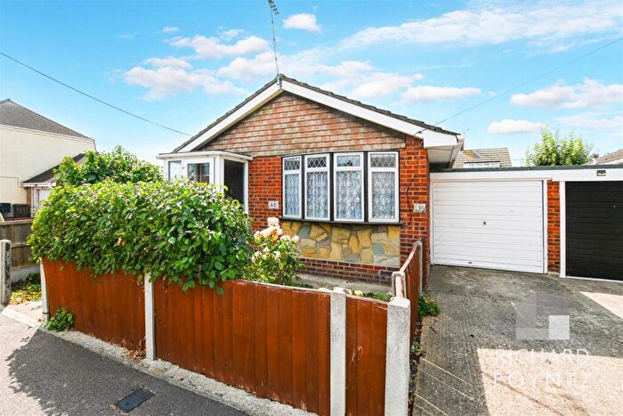 2 Bedroom Detached Bungalow To Rent In Handel Road, Canvey Island, SS8
