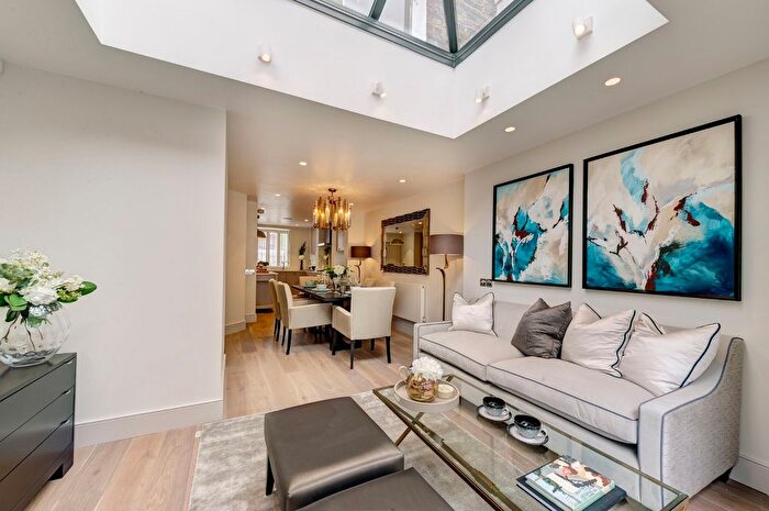 3 Bedroom Detached House To Rent In First Street, Chelsea, London, SW3