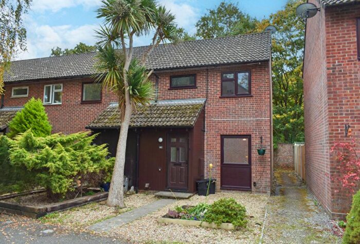 2 Bedroom Terraced House For Sale In Bankview, Lymington, SO41