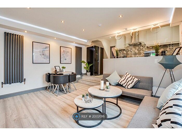 6 Bedroom Maisonette To Rent In Wilmslow Road, Manchester, M20