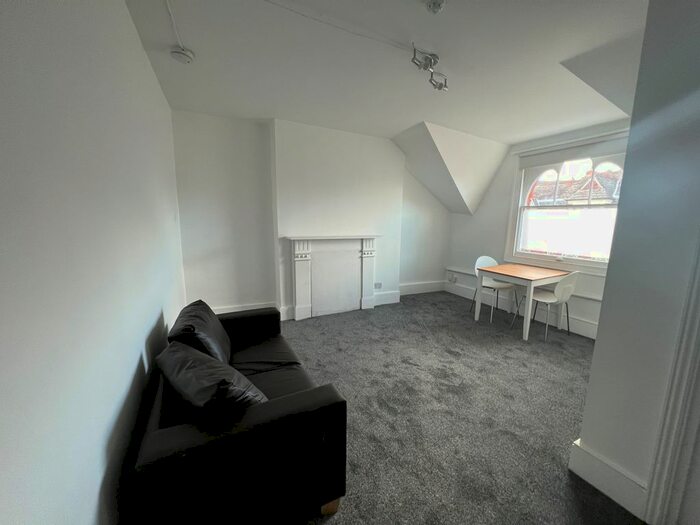 1 Bedroom Studio To Rent In Kelross Road, London, N5