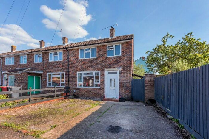 3 Bedroom End Of Terrace House For Sale In Rokesby Road, Slough, SL2
