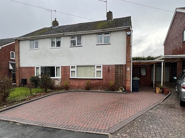 3 Bedroom Semi Detached House For Sale In Robins Close, Stourbridge, DY8