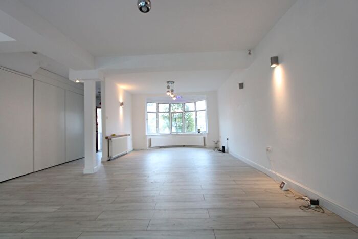 5 Bedroom End Of Terrace House To Rent In Southwood Drive, Surbiton, KT5