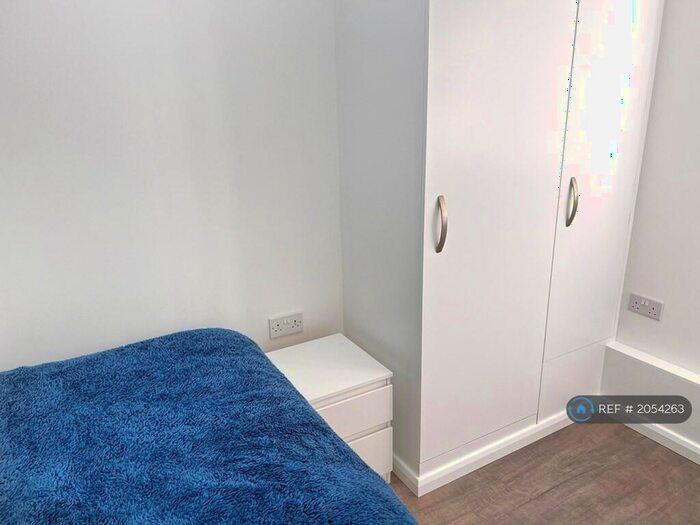 2 Bedroom Flat To Rent In Waterloo Rise, Reading, RG2