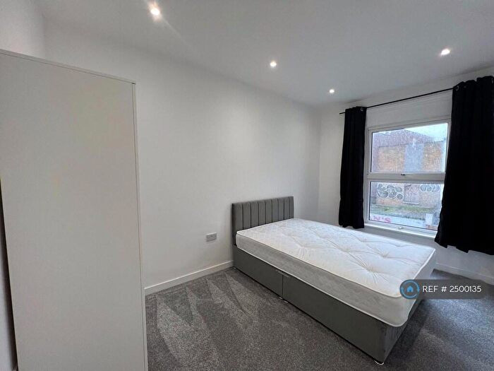 4 Bedroom Flat To Rent In Rye Lane, London, SE15