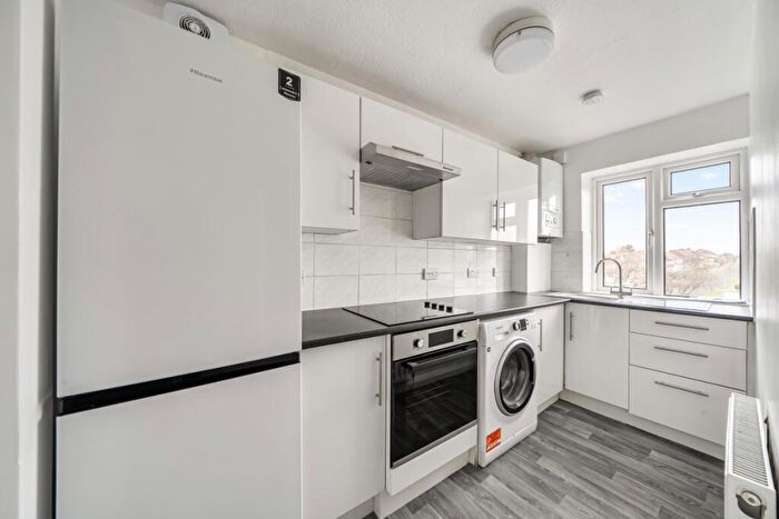 2 Bedroom Flat To Rent In Stoneleigh Broadway, Epsom, KT17