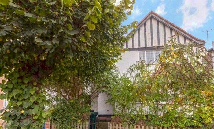 3 Bedroom Detached House To Rent In Brookside Road, Golders Green, London, NW11