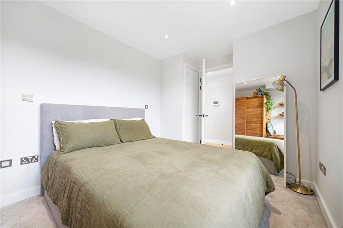 1 Bedroom Apartment For Sale In Silvester Road, East Dulwich, London, SE22