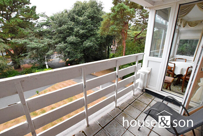 3 Bedroom Apartment For Sale In Roslin Hall, Manor Road, East Cliff, Bournemouth, BH1